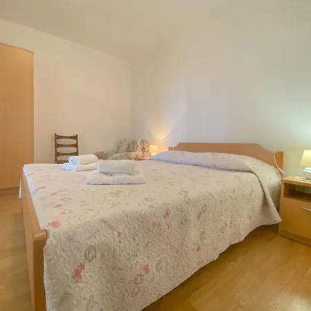 Elena Two Lejlighed *